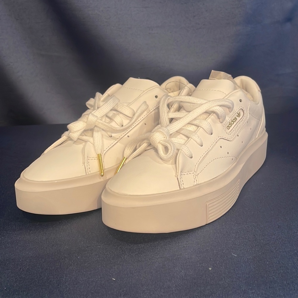 ADIDAS SUPER SLEEK- white sneaker